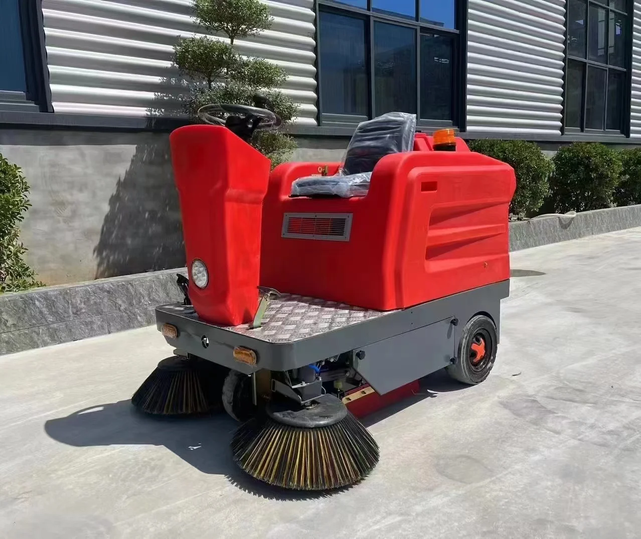 Hotel Multifunctional Automatic Floor Washer, Industrial Electric Floor Cleaner, Road Cleaning Machine
Hotel Multifunctional Automatic Floor Washer, Industrial Electric Floor Cleaner, Road Cleaning Machine