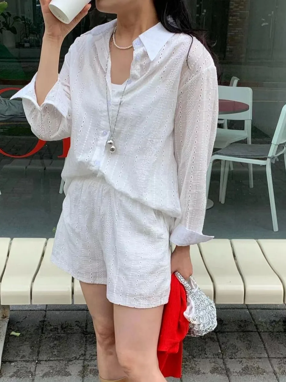 Ladies Fashion Embroidered Loose Shirt And Shorts Set Autumn Collection Long Sleeve Pure Color Casual Wear Three Piece Set
Ladies Fashion Embroidered Loose Shirt And Shorts Set Autumn Collection Long Sleeve Pure Color Casual Wear Three Piece Set