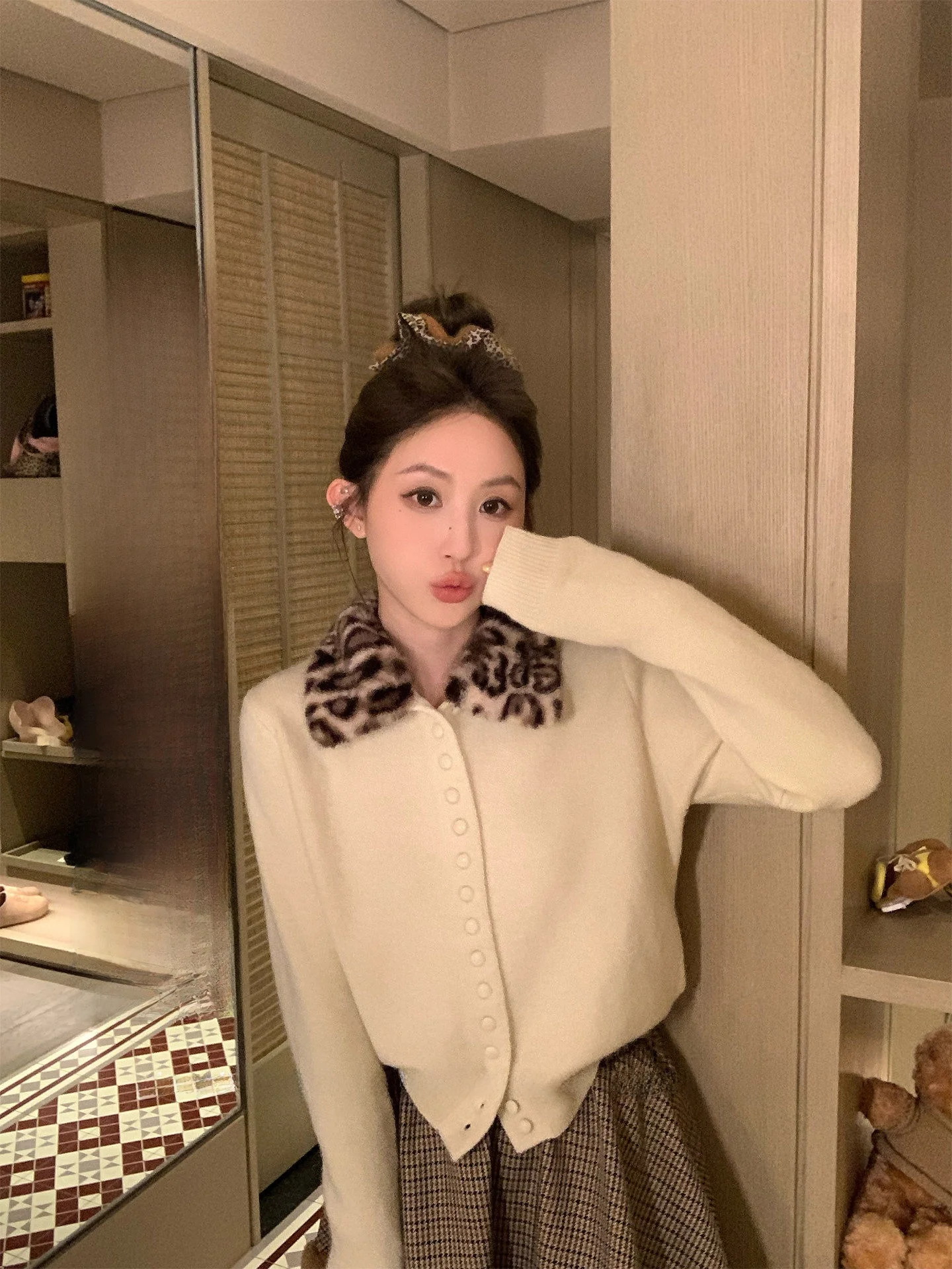 Retro Wild Lady's Spring Summer 2026 New Style Knitted Cardigan Long Sleeve Turn-down Collar Leopard Print Open-fronted Top
Retro Wild Lady's Spring Summer 2026 New Style Knitted Cardigan Long Sleeve Turn-down Collar Leopard Print Open-fronted Top