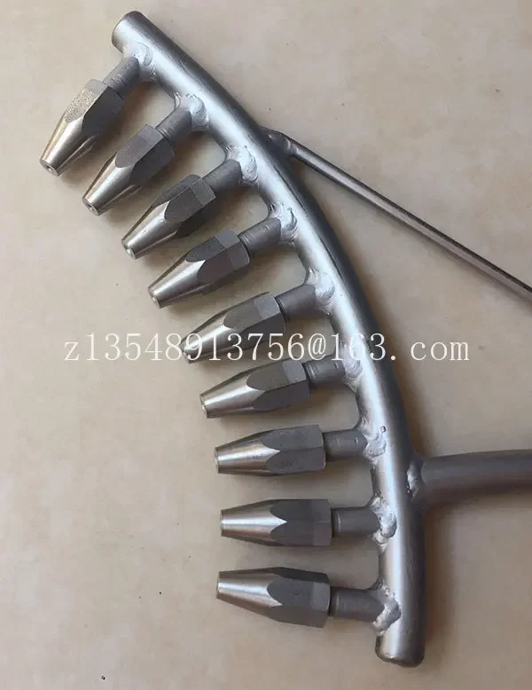 Handheld fire gun with 6, 9, 12 torches and lamps, made of glass, sprayed with flames, burning the fire gun head
Handheld fire gun with 6, 9, 12 torches and lamps, made of glass, sprayed with flames, burning the fire gun head