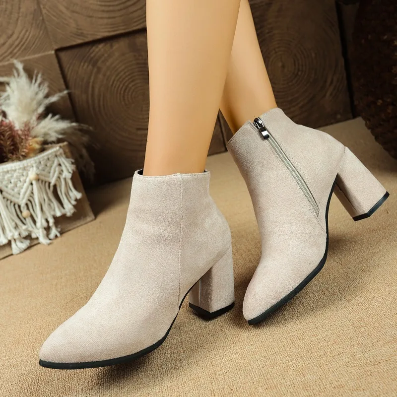 Новинка 2024, простые ботильоны, ботильоны на квадратном каблуке, боковые молнии, замшевые модные женские ботинки на высоком каблуке с острым носком
Новинка 2024, простые ботильоны, ботильоны на квадратном каблуке, боковые молнии, замшевые модные женские ботинки на высоком каблуке с острым носком