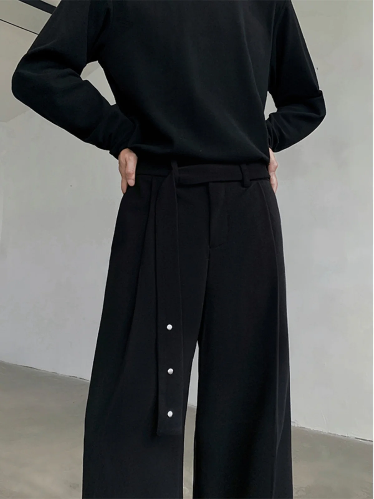 Мужские шерстяные брюки Naples с поясом, черные, осенне-зимние, свободного кроя, повседневные, с высокой талией, струящиеся, широкие штанины
Мужские шерстяные брюки Naples с поясом, черные, осенне-зимние, свободного кроя, повседневные, с высокой талией, струящиеся, широкие штанины