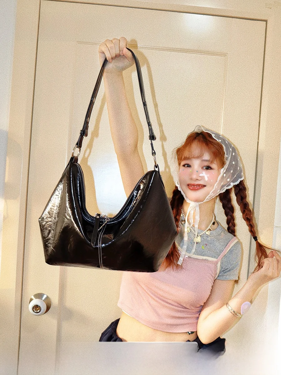 Large Capacity Black Leather Hobo Bag Women's Tote Crossbody Bag Lazy Sloppy Spring Summer 2026 Fashion Trend Road Little Boat
Large Capacity Black Leather Hobo Bag Women's Tote Crossbody Bag Lazy Sloppy Spring Summer 2026 Fashion Trend Road Little Boat