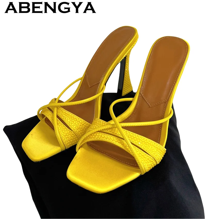 ABENGYA/2020 новые шлепанцы-мюли на тонком высоком каблуке, женские атласные сандалии с квадратным открытым носком и стразами, летние пикантные модельные туфли, женские туфли
ABENGYA/2020 новые шлепанцы-мюли на тонком высоком каблуке, женские атласные сандалии с квадратным открытым носком и стразами, летние пикантные модельные туфли, женские туфли
