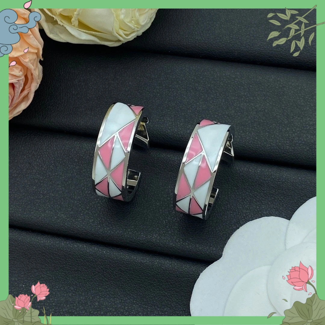 Minimalist Polished Metal Stud Earrings Geometric Triangle Design Anti-allergy Daily Wear Luxury Jewelry for Women Wedding Party Gift Silver Plated Ear Ornament
Minimalist Polished Metal Stud Earrings Geometric Triangle Design Anti-allergy Daily Wear Luxury Jewelry for Women Wedding Party Gift Silver Plated Ear Ornament