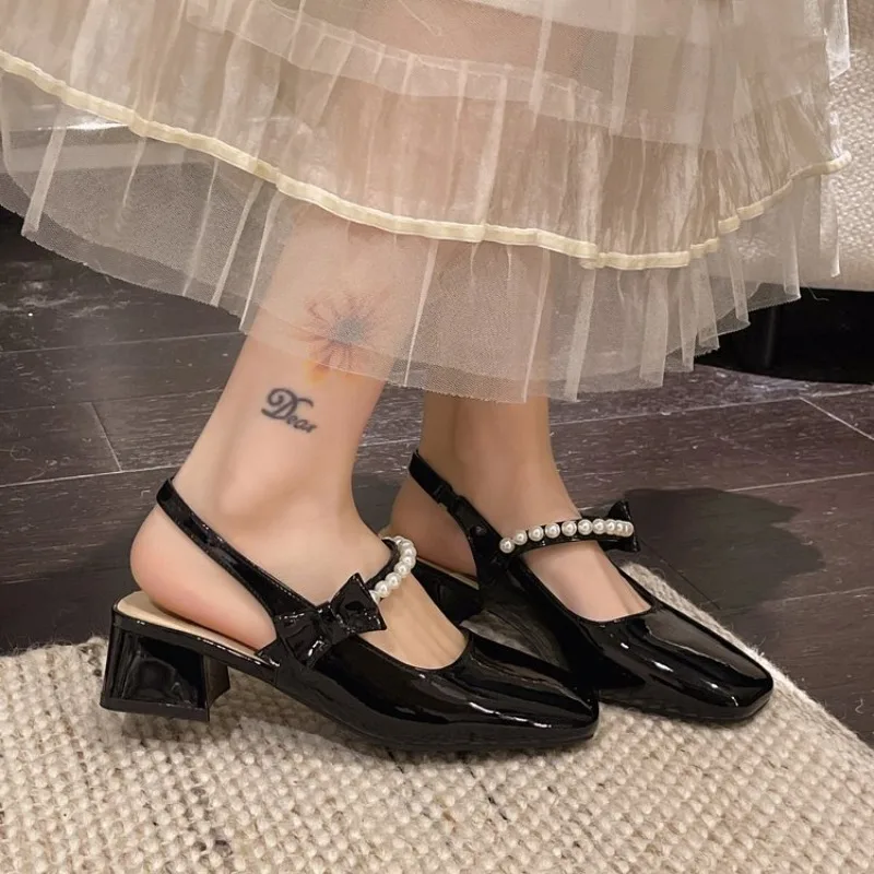 Vintage Pearl Bow Pumps Women 2026 Chunky Heel Open Back Sandals Soft Leather Elegant Bridal Party Shoes
Vintage Pearl Bow Pumps Women 2026 Chunky Heel Open Back Sandals Soft Leather Elegant Bridal Party Shoes