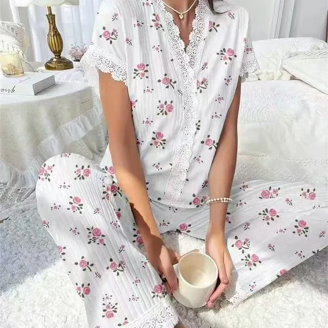 New cherry love pattern pajamas women's suit summer new temperament V-neck loose short-sleeved home clothing
New cherry love pattern pajamas women's suit summer new temperament V-neck loose short-sleeved home clothing