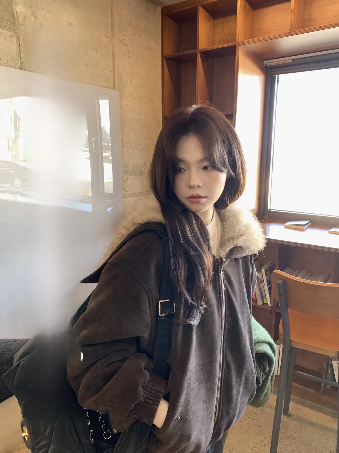 OOOINKK Winter Brownie Vintage Double-Sided Wear Eco-Friendly Fur Women's Winter Corduroy Hooded Jaet ort Outerwear
OOOINKK Winter Brownie Vintage Double-Sided Wear Eco-Friendly Fur Women's Winter Corduroy Hooded Jaet ort Outerwear