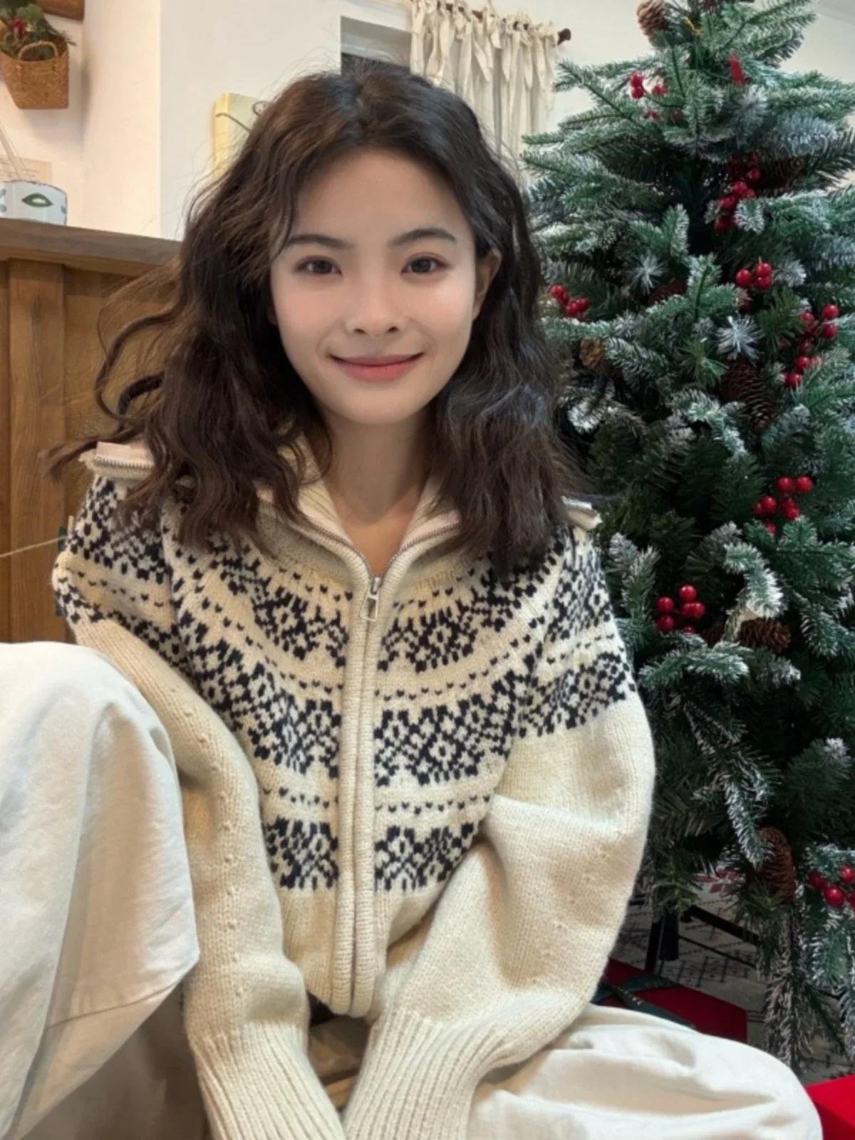 Feilao Island Women's Knitted Cardigan Coat Shoulder Length Flip Collar Large Size Winter Fashion Atmosphere Sense Long Sleeve
Feilao Island Women's Knitted Cardigan Coat Shoulder Length Flip Collar Large Size Winter Fashion Atmosphere Sense Long Sleeve