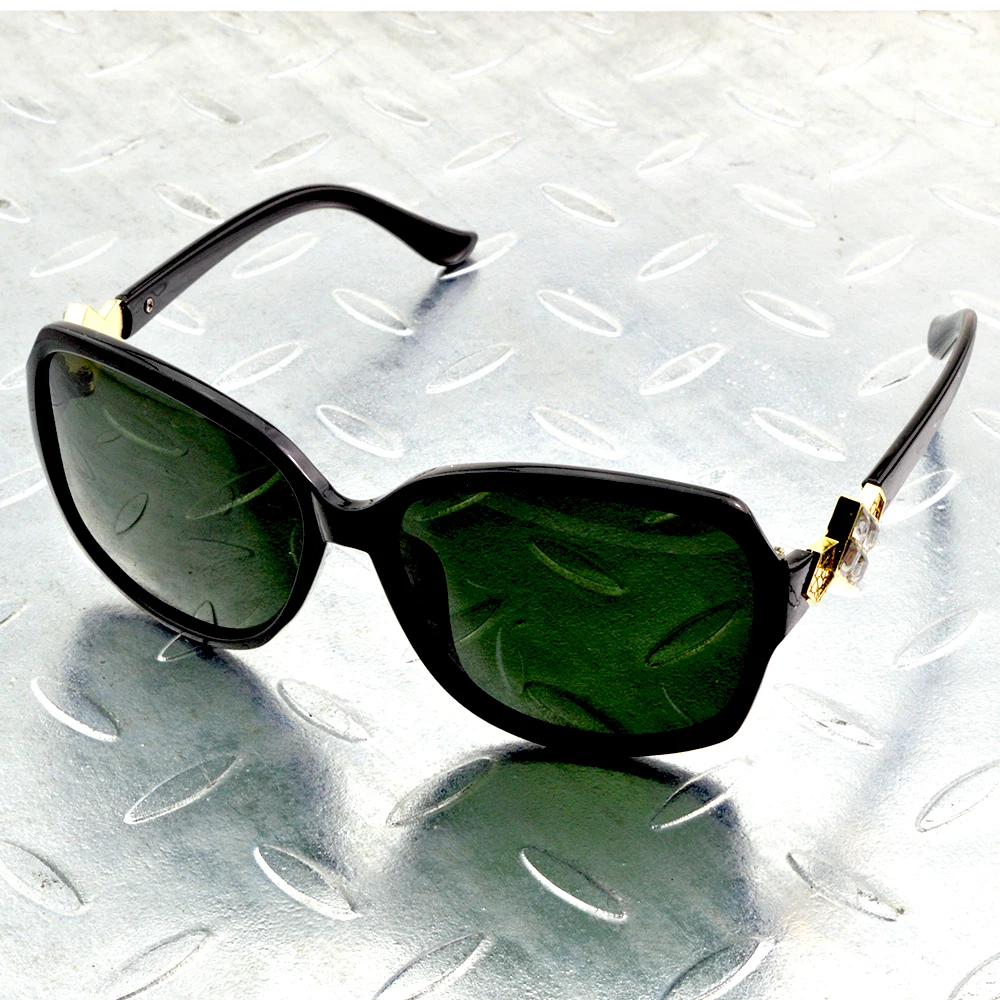 Oversized Butterfly Black Diamond Decoration Frame Fashion Polarized Sunglasses UV400 Polaroid Shopping Driving Outdoor Designer
Oversized Butterfly Black Diamond Decoration Frame Fashion Polarized Sunglasses UV400 Polaroid Shopping Driving Outdoor Designer