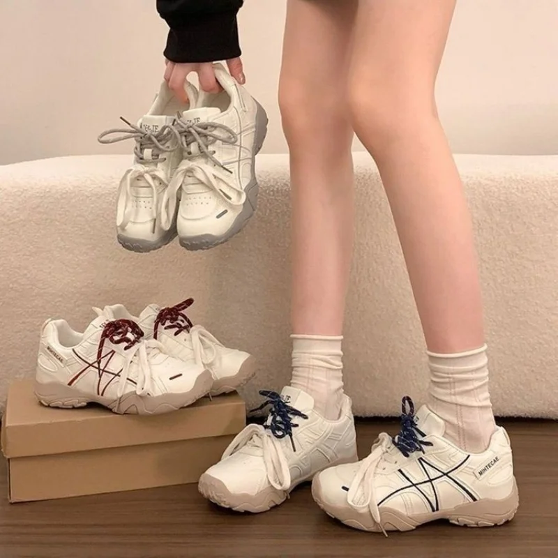 Women's thick-soled German training shoes2026Spring new model height-increasing color-blocked white sneakers with double shoelac
Women's thick-soled German training shoes2026Spring new model height-increasing color-blocked white sneakers with double shoelac
