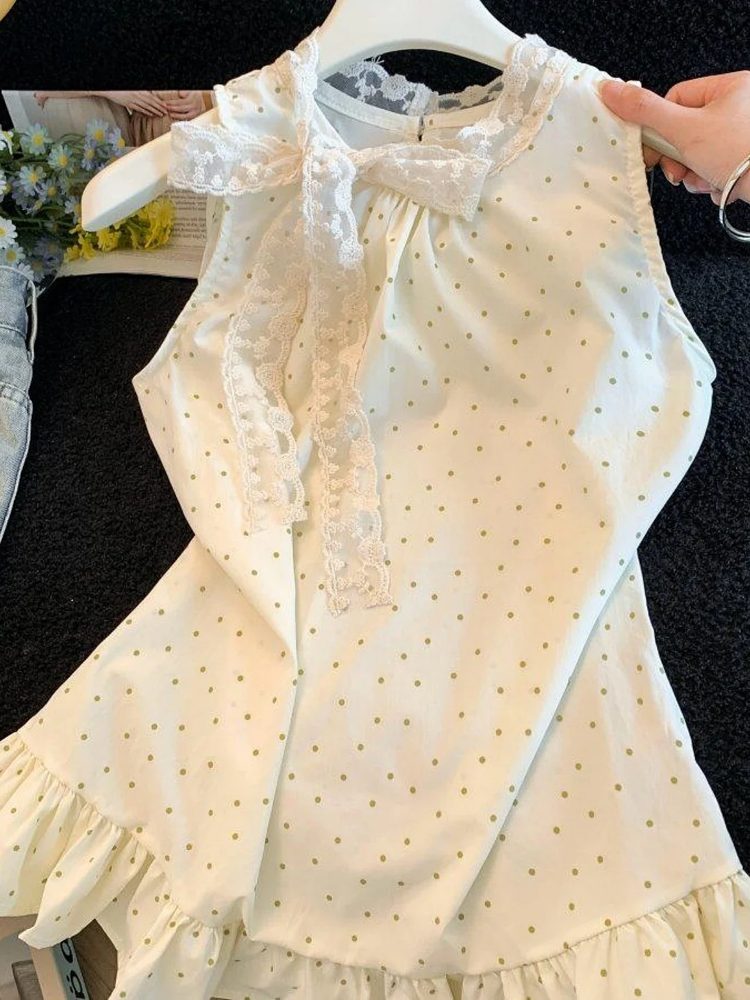 Sweet Lace Bow Tie Polka Dot Sleeveless Shirt Women Summer New Design Loose Top Polyester Fiber Cool Feeling Thin Model
Sweet Lace Bow Tie Polka Dot Sleeveless Shirt Women Summer New Design Loose Top Polyester Fiber Cool Feeling Thin Model