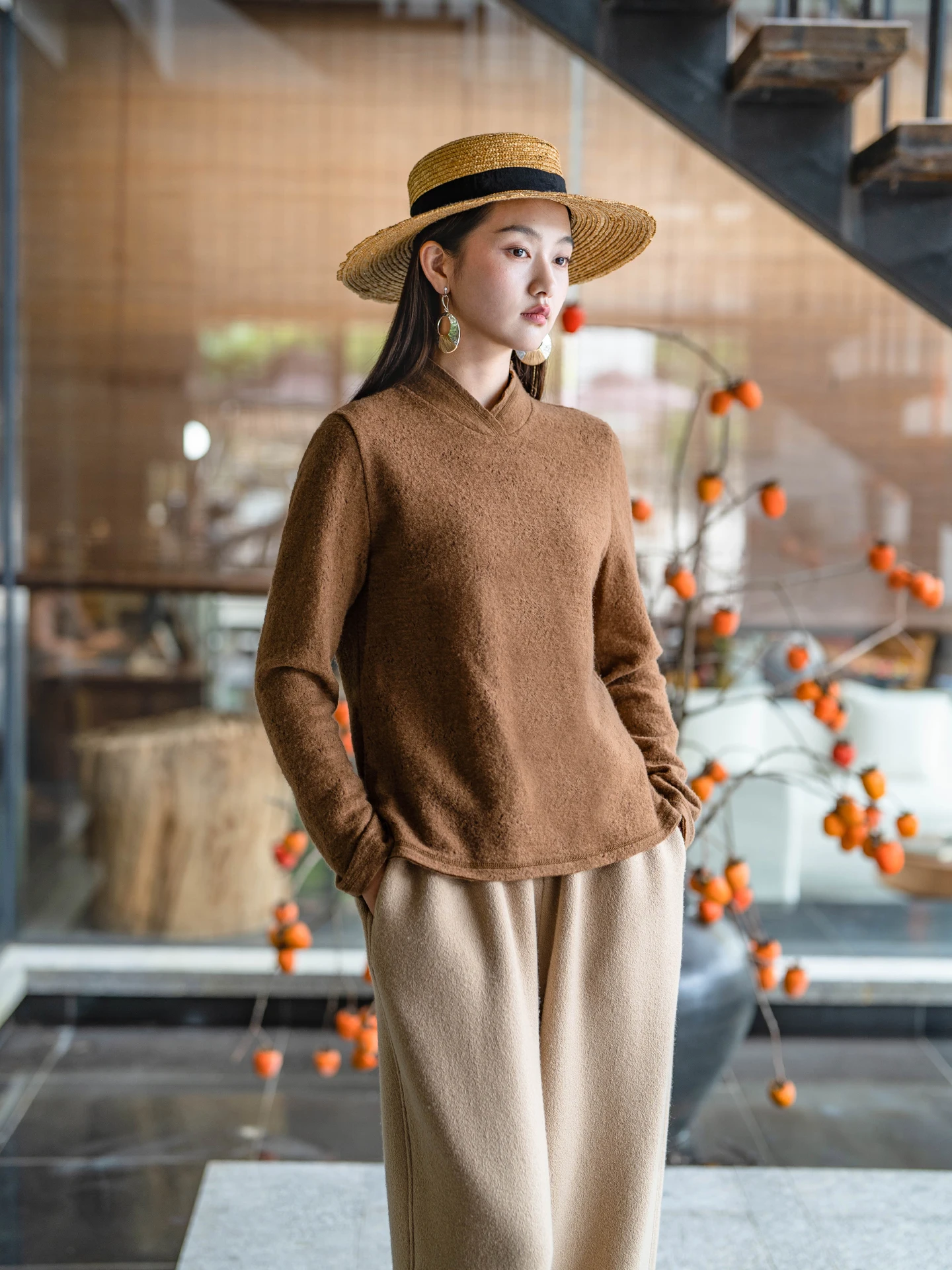 Оригинальный классический свитер из мериносовой шерсти с воротником-стойкой, свободного кроя, вязаный, повседневный, женский, зимний, модный
Оригинальный классический свитер из мериносовой шерсти с воротником-стойкой, свободного кроя, вязаный, повседневный, женский, зимний, модный