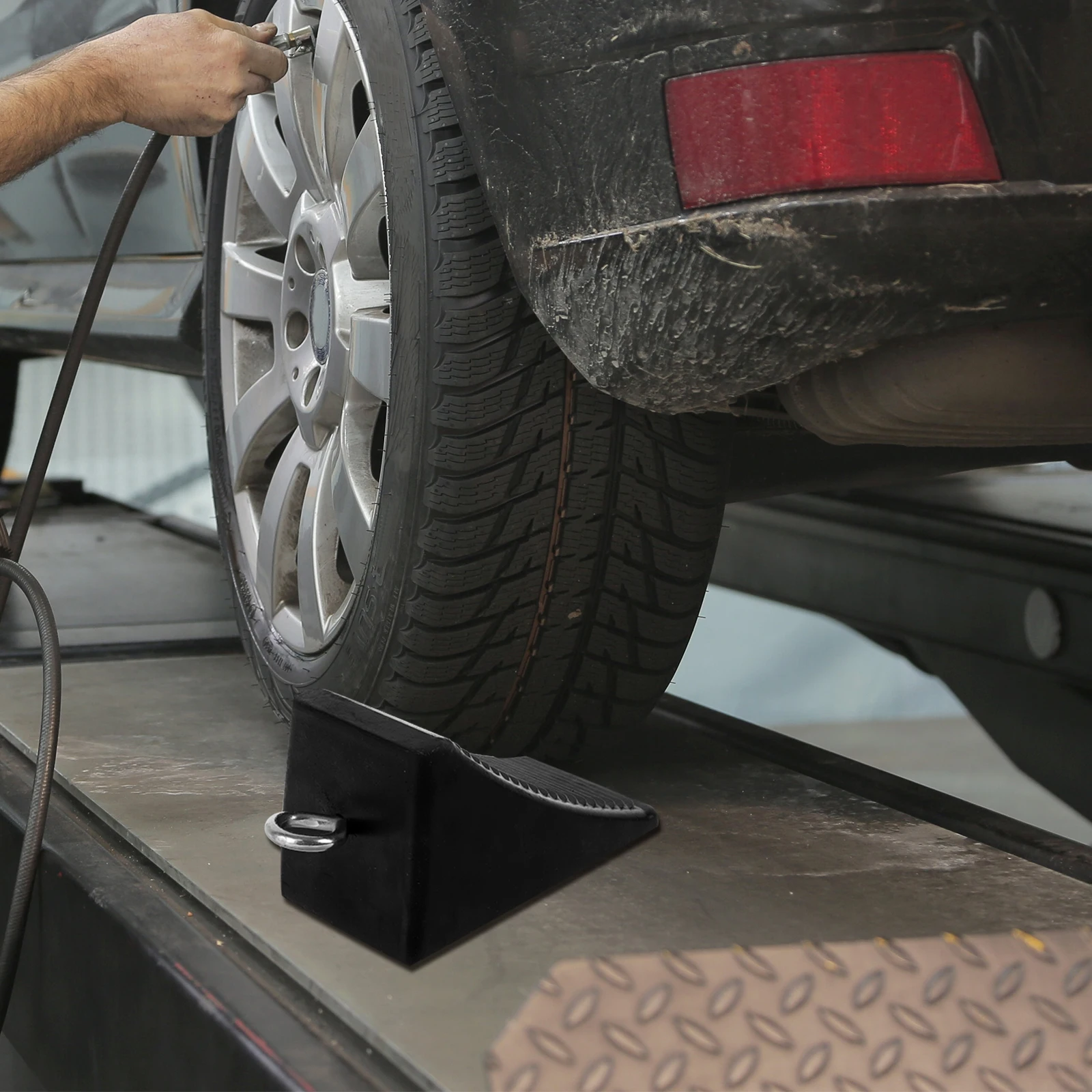 Durable Portable Rubber Wheel Chock with Anti-Slip Groove Vehicle Tire Stopper Suitable for Truck Car Trailer Rv Accessories
Durable Portable Rubber Wheel Chock with Anti-Slip Groove Vehicle Tire Stopper Suitable for Truck Car Trailer Rv Accessories