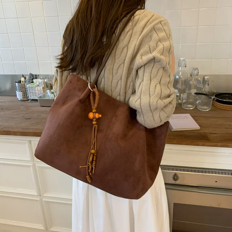 2026 Retro Suede Tote Bag Simple Versatile Single-shoulder Bag Women's Commuting
2026 Retro Suede Tote Bag Simple Versatile Single-shoulder Bag Women's Commuting