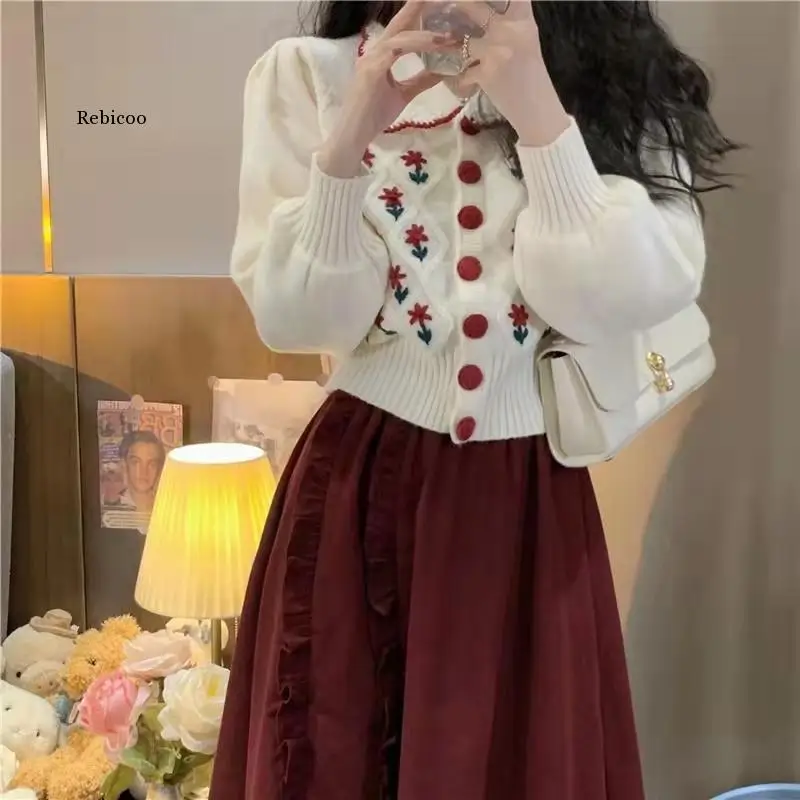 Floral Embroidery Korean Women's Short Knitted Sweater Cardigan 2022 Spring Pullover Casual Sweet Style Girl Short kawaii Top
Floral Embroidery Korean Women's Short Knitted Sweater Cardigan 2022 Spring Pullover Casual Sweet Style Girl Short kawaii Top
