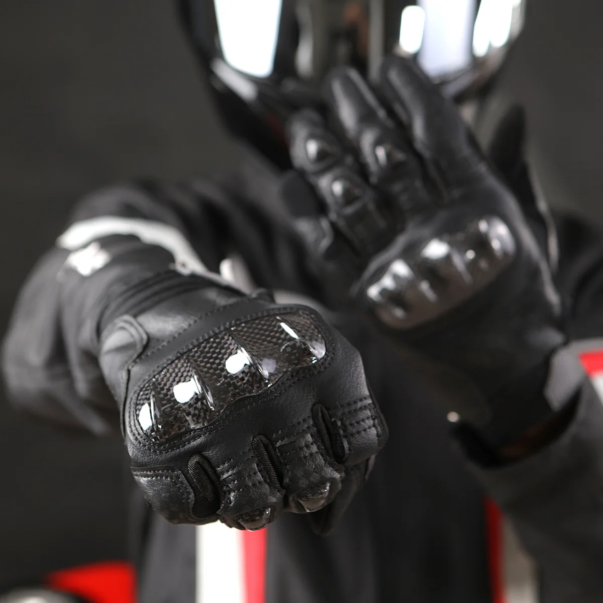 Motorcycle Riding Gloves with Perforated Breathable Silicone Anti Slip Touch Screen for Men's Outdoor Riding Gloves
Motorcycle Riding Gloves with Perforated Breathable Silicone Anti Slip Touch Screen for Men's Outdoor Riding Gloves