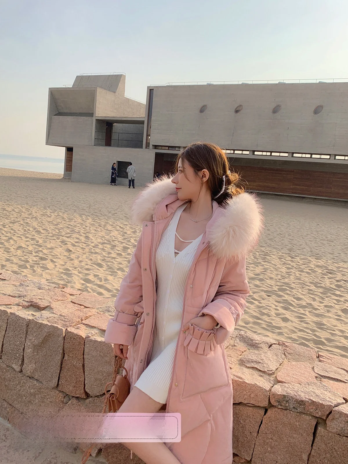 Ice Ice Comes | Elegant Pearl Short Waist Mid-Length Large Fur Collar down Jacket 2020 New Women's Winter Fashion Polyester
Ice Ice Comes | Elegant Pearl Short Waist Mid-Length Large Fur Collar down Jacket 2020 New Women's Winter Fashion Polyester
