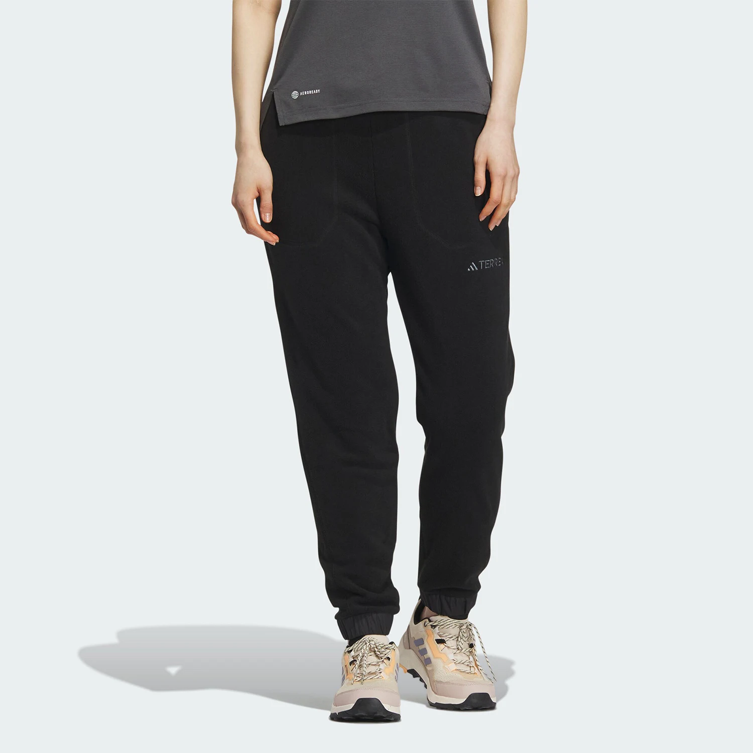 Оригинальные новые женские спортивные брюки Adidas из флиса с завязками на талии для активного отдыха IL9005
Оригинальные новые женские спортивные брюки Adidas из флиса с завязками на талии для активного отдыха IL9005