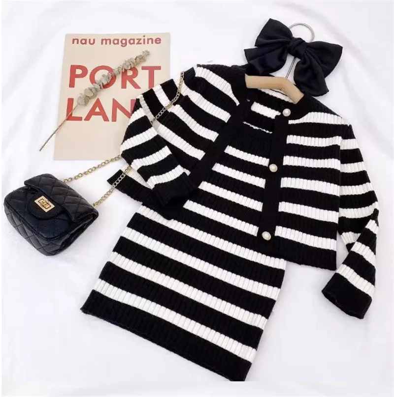 2024 Girls' Set Autumn Winter New Small Fragrant Knitted Coat Cardigan Stripe Hanging Dress Korean Girl Knitted Stripe Suit 1-4Y
2024 Girls' Set Autumn Winter New Small Fragrant Knitted Coat Cardigan Stripe Hanging Dress Korean Girl Knitted Stripe Suit 1-4Y
