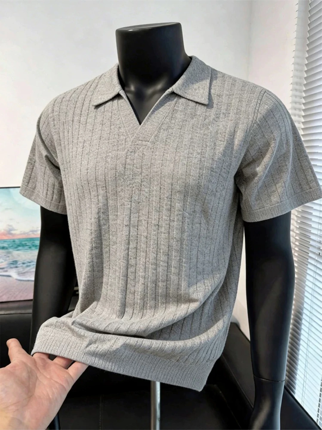 Gray Shirt Men's Summer Cool Sensation Shoulder V-neck Short Sleeve Texture Oystercatcher T-shirt High-end Feeling Top
Gray Shirt Men's Summer Cool Sensation Shoulder V-neck Short Sleeve Texture Oystercatcher T-shirt High-end Feeling Top