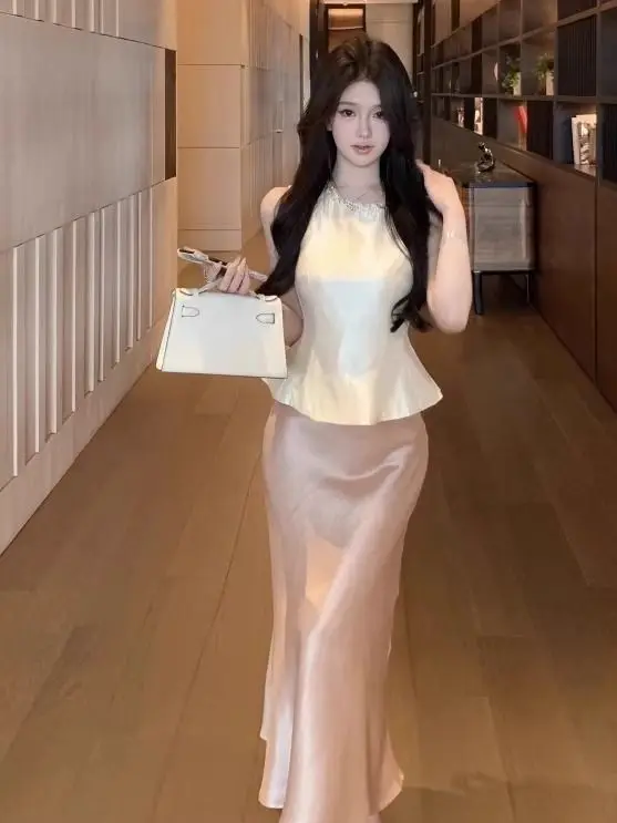 New High End Summer Elegant Women's Matching Sets Fashion O-neck Sleeveless Slim Vest Top + Wrapped Hip Mermaid Skirt Party Suit
New High End Summer Elegant Women's Matching Sets Fashion O-neck Sleeveless Slim Vest Top + Wrapped Hip Mermaid Skirt Party Suit