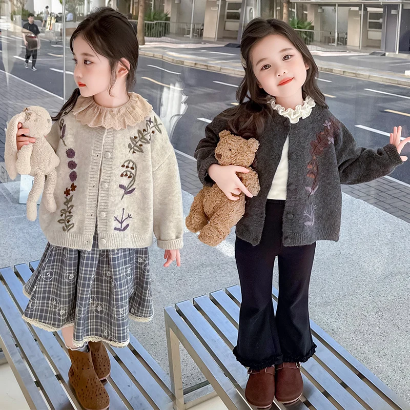 New Autumn Baby Girls Casual Embroidered Cardigan For Toddler Child Casual Knitted Sweater with Embroidery Kids Floral Knitwear
New Autumn Baby Girls Casual Embroidered Cardigan For Toddler Child Casual Knitted Sweater with Embroidery Kids Floral Knitwear
