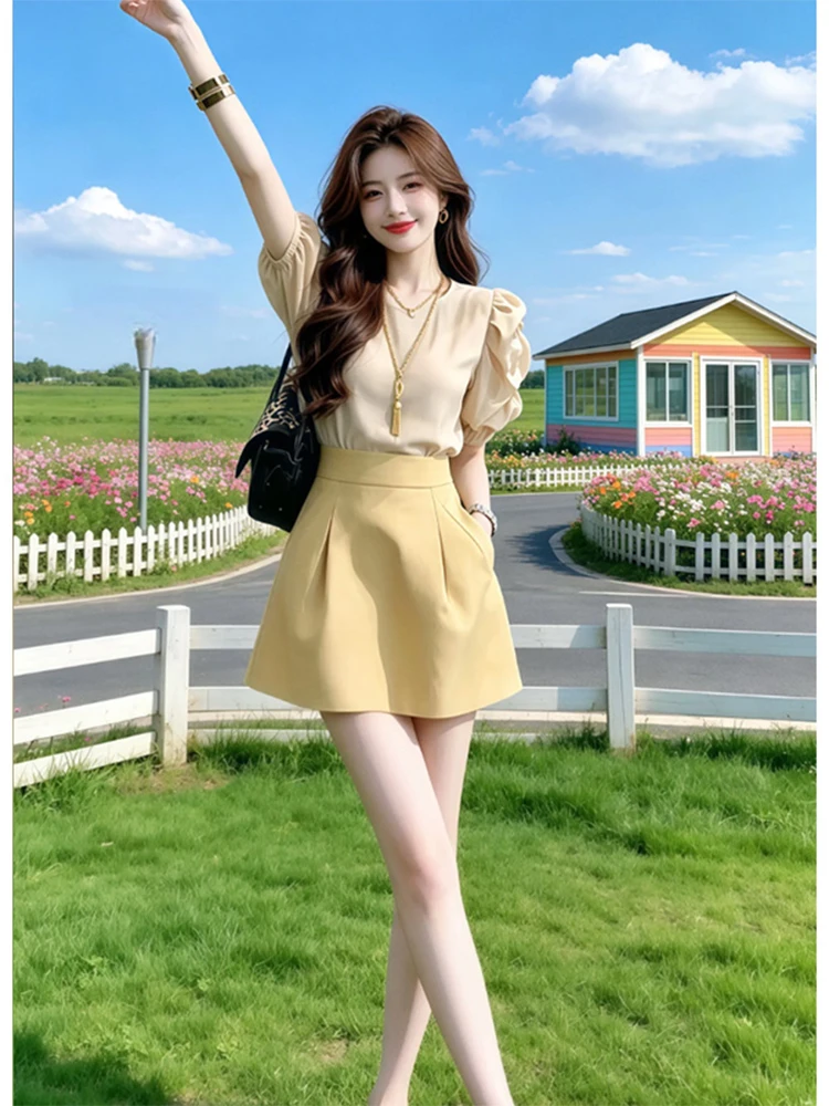 Charming Sweet Fashionable Two-Piece Set Women's Summer New Design Bubble Sleeve Top Short Skirt Set Casual Style High Waist
Charming Sweet Fashionable Two-Piece Set Women's Summer New Design Bubble Sleeve Top Short Skirt Set Casual Style High Waist