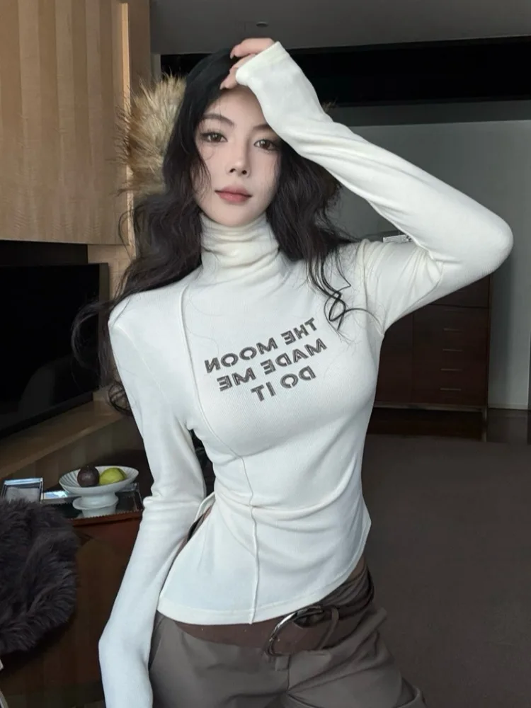 Elegant Double-sided Flocking High-neck Long-sleeve T-shirt Women Winter Korean Style Base Shirt Irregular Letter Print Design
Elegant Double-sided Flocking High-neck Long-sleeve T-shirt Women Winter Korean Style Base Shirt Irregular Letter Print Design