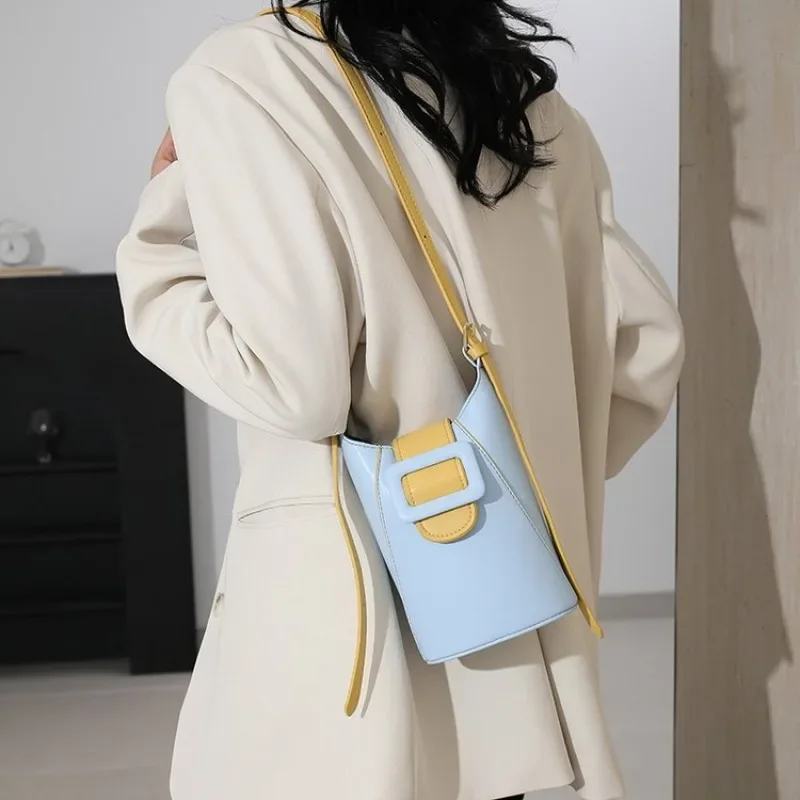 Fashionable Designer Tote Bag With Letter Logo Minimalist Chic Doubles As A Unique And Practical Diaper Bag
Fashionable Designer Tote Bag With Letter Logo Minimalist Chic Doubles As A Unique And Practical Diaper Bag