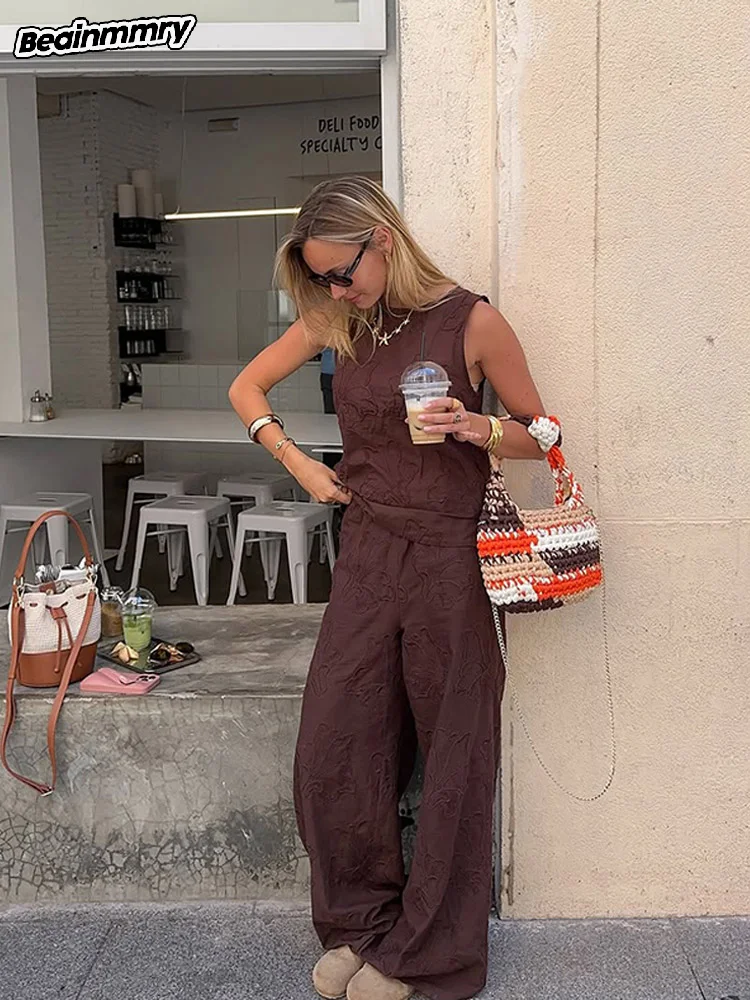 Chic Brown Floral Embroidery Pant Suit Women Casual O Neck Sleeveless Tops 2 Piece Sets 2025 Summer Daily Commute Street Outfit
Chic Brown Floral Embroidery Pant Suit Women Casual O Neck Sleeveless Tops 2 Piece Sets 2025 Summer Daily Commute Street Outfit