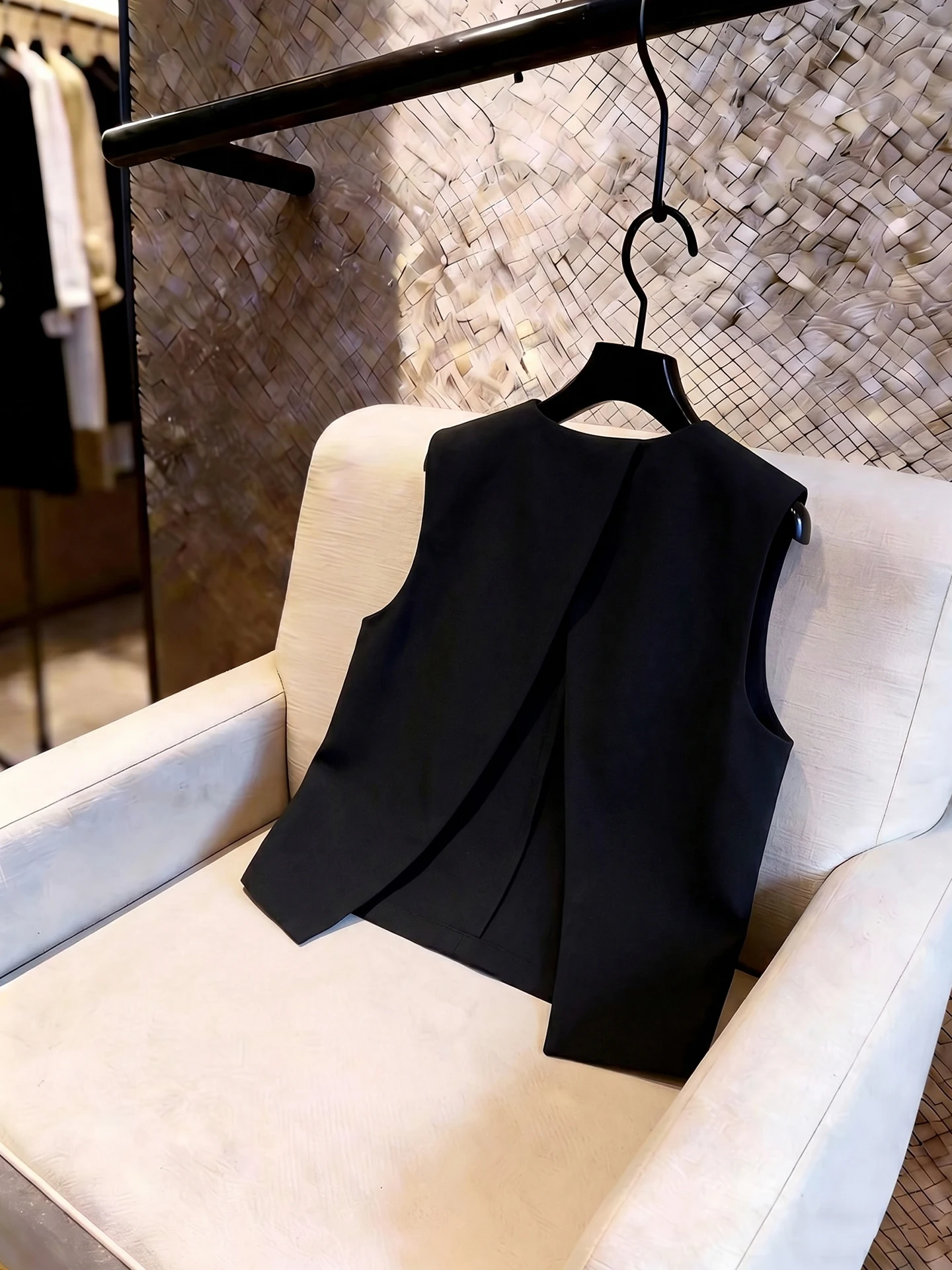 Pure Color Sleeveless round Neck Loose Women's Vest Summer Casual Style Fashionable Tank Top Commute Wind Outerwear
Pure Color Sleeveless round Neck Loose Women's Vest Summer Casual Style Fashionable Tank Top Commute Wind Outerwear