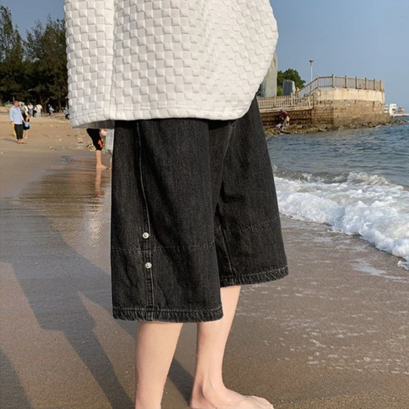Versatile Men's Denim Shorts New Summer Hong Kong and Korean Style Loose Fit Checkered Mid-Length Trendy Streetwear Fashion
Versatile Men's Denim Shorts New Summer Hong Kong and Korean Style Loose Fit Checkered Mid-Length Trendy Streetwear Fashion