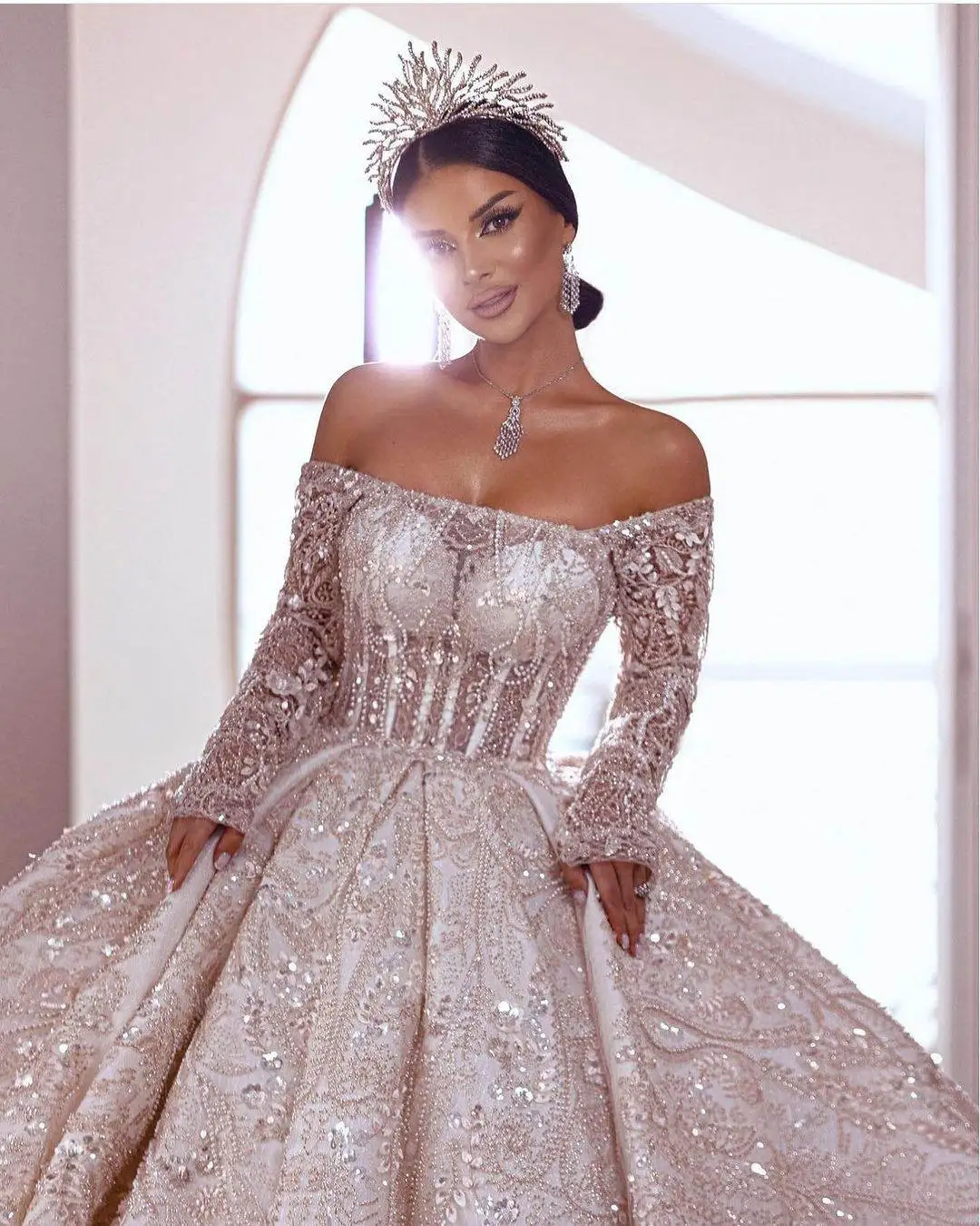Illusion Ball Gown Wedding Dresses Strapless Shiny Pearl Sequins Beading Bridal Gown Sweep Train Vestido De Noiva Customized
Illusion Ball Gown Wedding Dresses Strapless Shiny Pearl Sequins Beading Bridal Gown Sweep Train Vestido De Noiva Customized