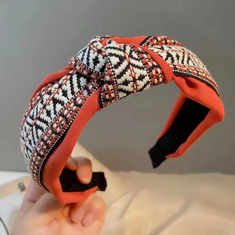 Retro Headband for Women Fabric Hairband with Twisted Knot in the Center Face-Washing Headpiece Headscarf Hair Clip
Retro Headband for Women Fabric Hairband with Twisted Knot in the Center Face-Washing Headpiece Headscarf Hair Clip