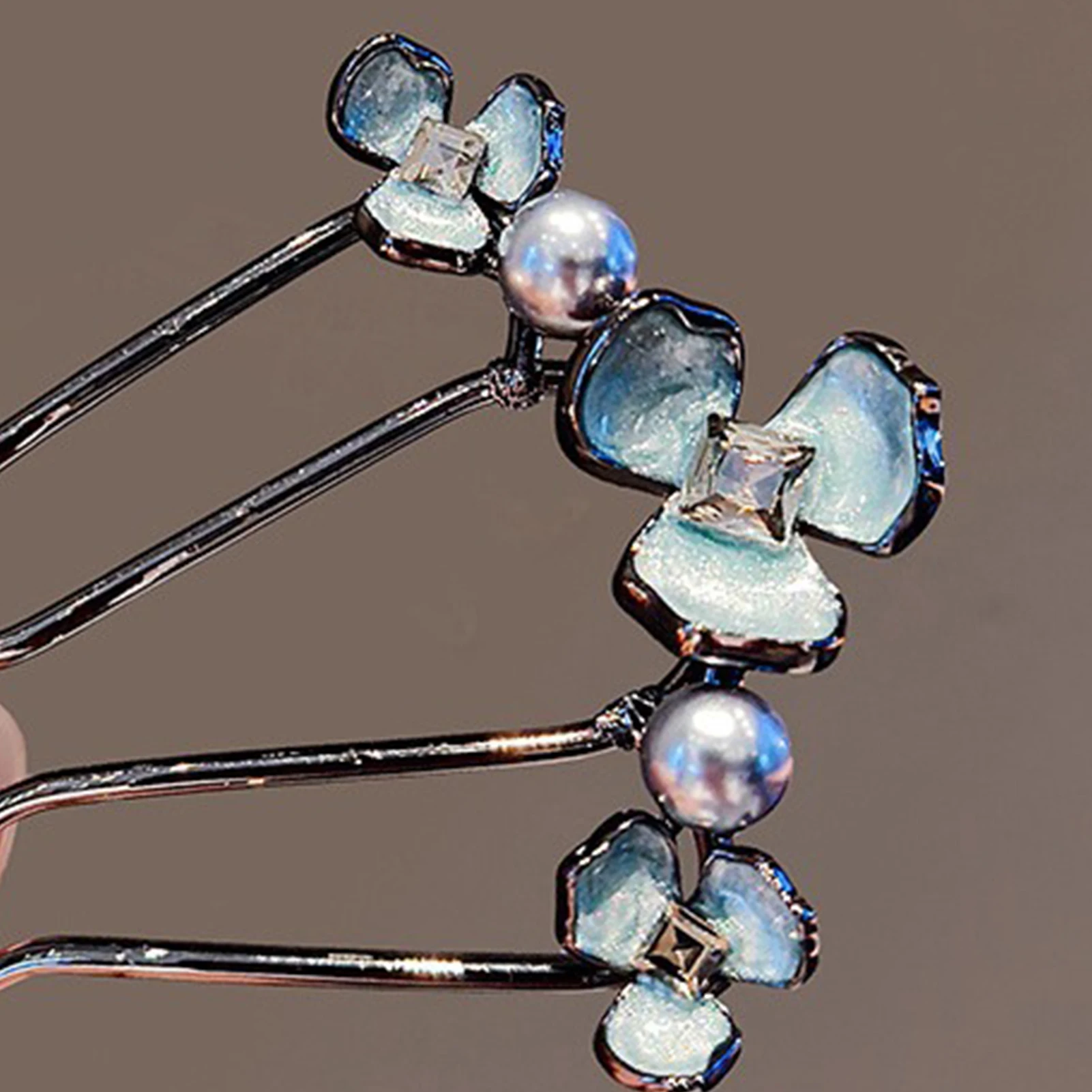 Daily Hair Jewelry Chinese Retro U-shaped Hairpin Easy To Wear Elegant Blue Flower Hair Comb For Cheongsam Han Clothes Tea Wear
Daily Hair Jewelry Chinese Retro U-shaped Hairpin Easy To Wear Elegant Blue Flower Hair Comb For Cheongsam Han Clothes Tea Wear