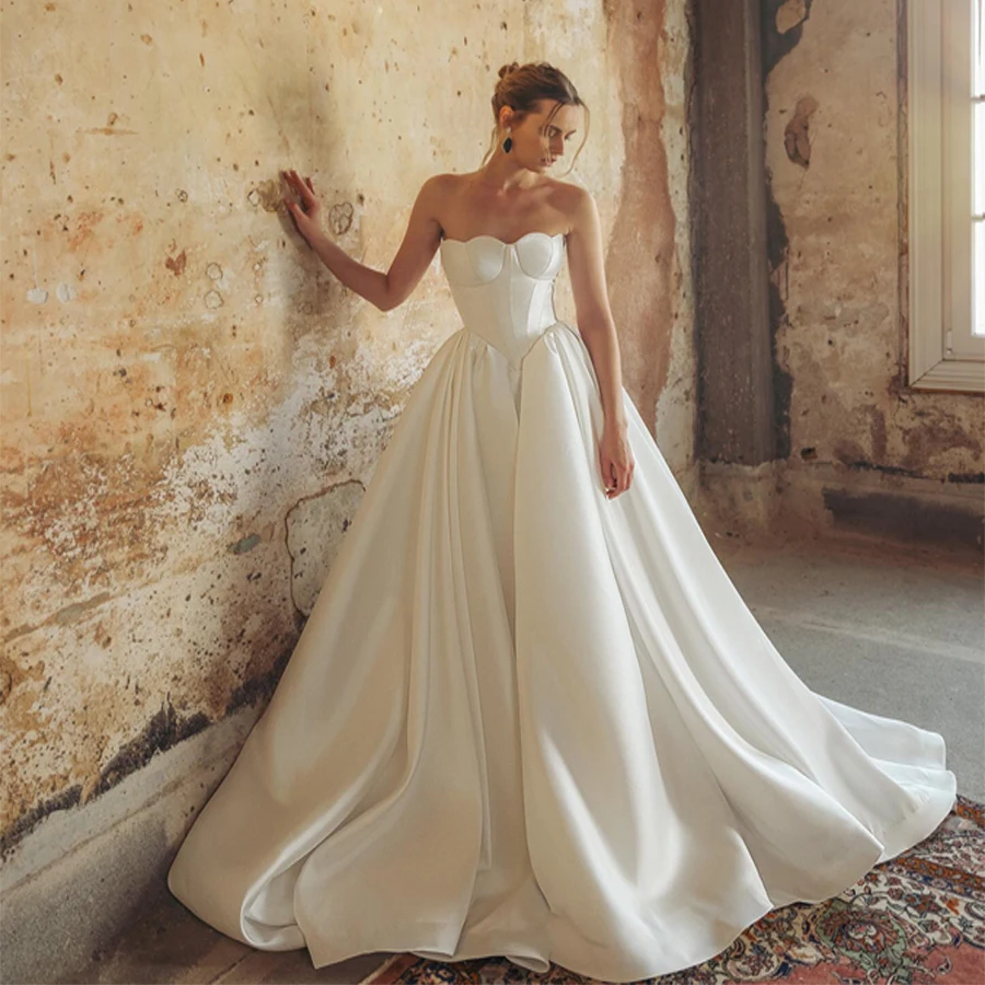 Customized New Sweethart Sleeveless Satin A-Line Wedding Dress Backless Lace Up Bride Dress Wedding Gown
Customized New Sweethart Sleeveless Satin A-Line Wedding Dress Backless Lace Up Bride Dress Wedding Gown