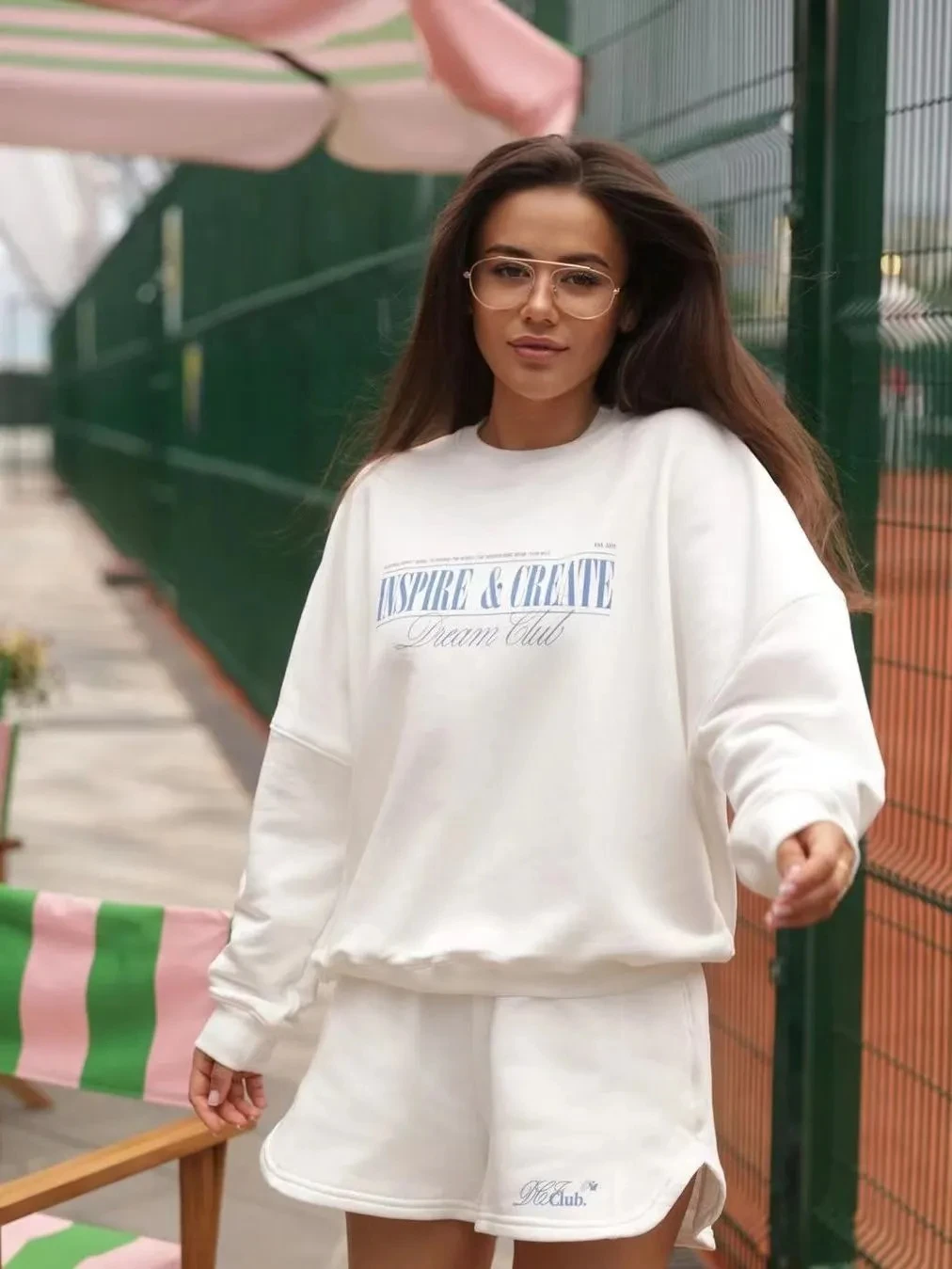 A Laid-back and Fun Letter-printed Loose and Versatile Top with A Round Neck for Women in The 2025 Autumn and Winter Season
A Laid-back and Fun Letter-printed Loose and Versatile Top with A Round Neck for Women in The 2025 Autumn and Winter Season