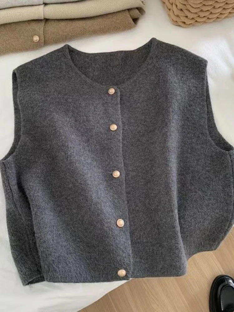 2025 Spring New Women Cardigan Korean Elegant Knitted Sleeveless Female Casual Sweater Tanks Fashion New Slim Ladies Casual Tops
2025 Spring New Women Cardigan Korean Elegant Knitted Sleeveless Female Casual Sweater Tanks Fashion New Slim Ladies Casual Tops