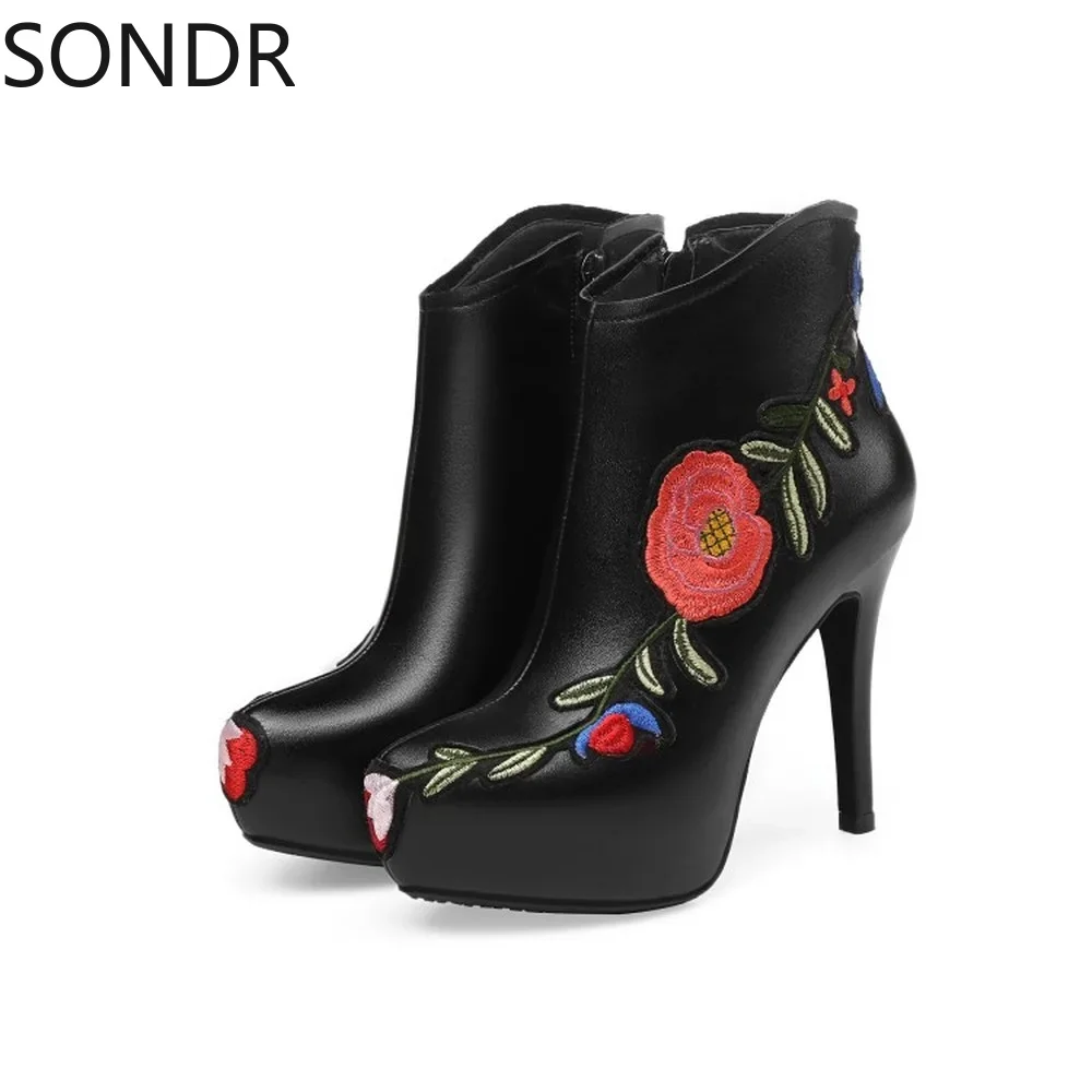 Womens Platform Genuine Leather Embroidery Floral Ankle Boots Stilettos High Heel Shoes Side Zipper Retro Luxury
Womens Platform Genuine Leather Embroidery Floral Ankle Boots Stilettos High Heel Shoes Side Zipper Retro Luxury