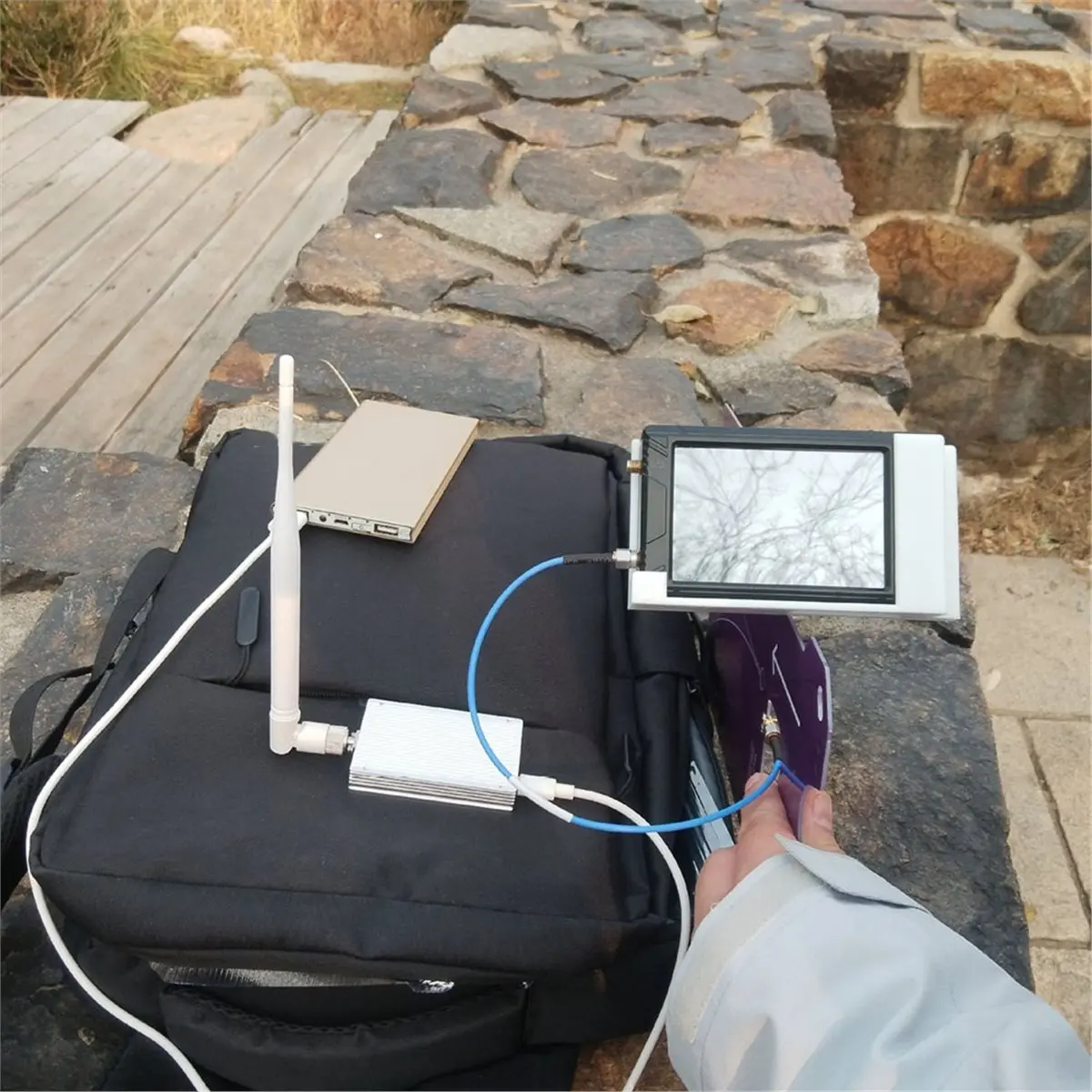 High- Wideband TinyTracker Portable Handheld Direction Finding Antenna 100MHz-8GHz SMA Only Antenna
High- Wideband TinyTracker Portable Handheld Direction Finding Antenna 100MHz-8GHz SMA Only Antenna
