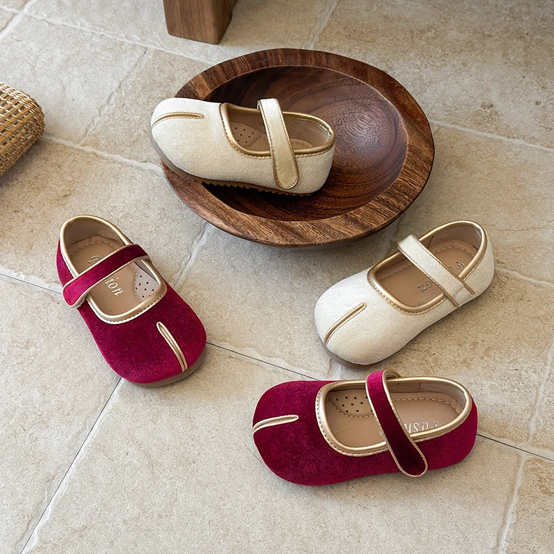 Новые детские замшевые туфли 2026 года: лёгкие, дышащие, модные, для девочек, с лоскутным дизайном, для школы и праздников
Новые детские замшевые туфли 2026 года: лёгкие, дышащие, модные, для девочек, с лоскутным дизайном, для школы и праздников