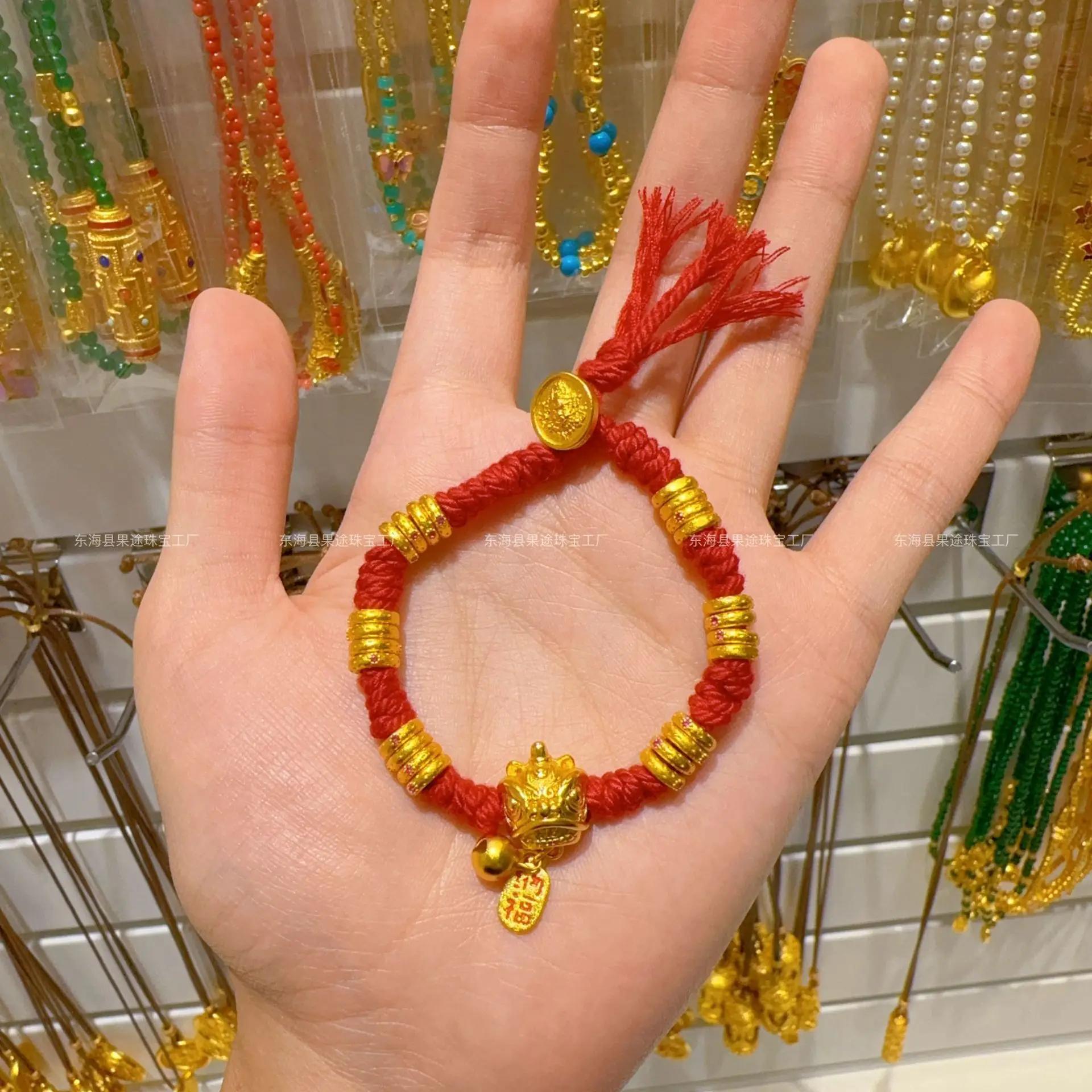 Plated With Genuine Gold Strong Color Preservation Ancient Sand Bell Lion Awakening Point Diamond Plate Wrapped Girls Gift
Plated With Genuine Gold Strong Color Preservation Ancient Sand Bell Lion Awakening Point Diamond Plate Wrapped Girls Gift