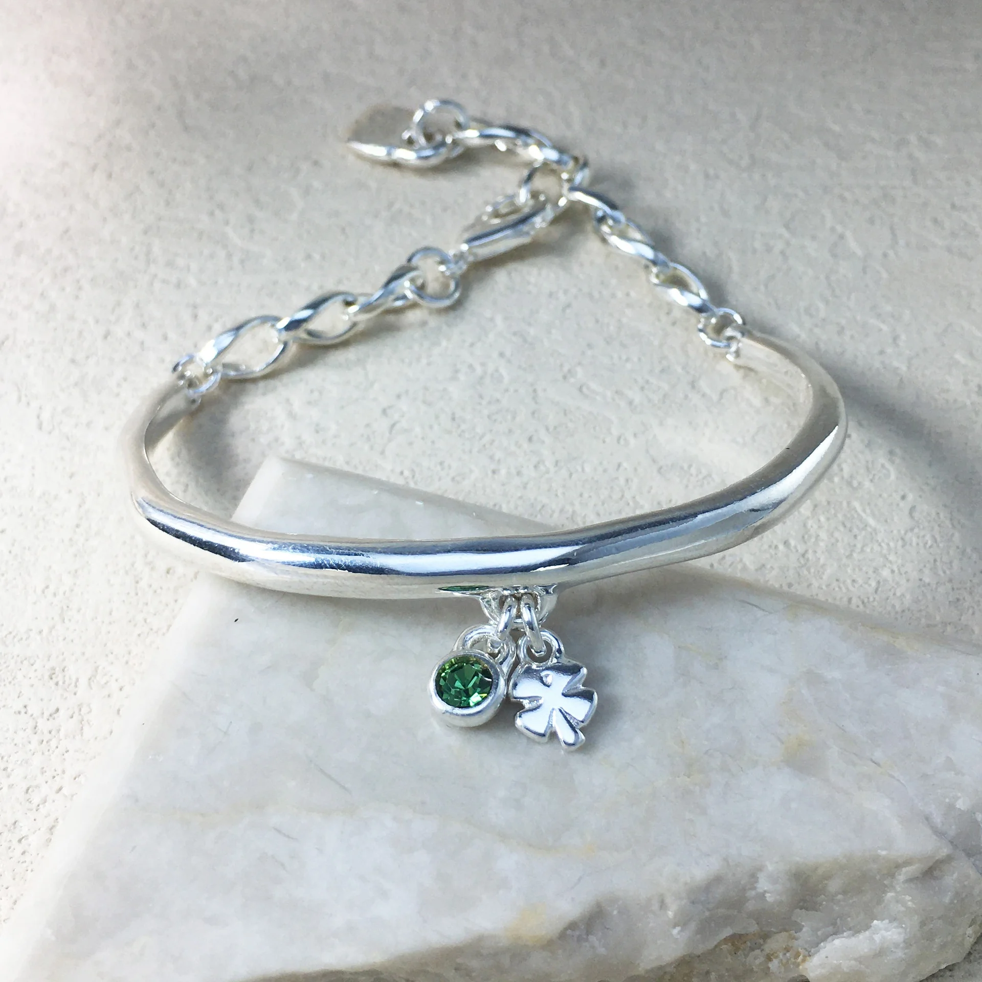 2025 Summer Exquisite Cute Spicy Girl Style Colorful Crystal Pendant Silver Tube Bracelet Women's Accessories Birthday Gift
2025 Summer Exquisite Cute Spicy Girl Style Colorful Crystal Pendant Silver Tube Bracelet Women's Accessories Birthday Gift