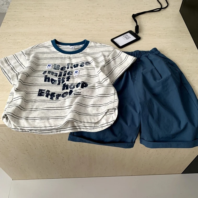 Boys Suit 2026 Spring and Summer New Children's Wear Boys Cool Handsome Sports Letter T-shirt Casual Shorts Two Sets
Boys Suit 2026 Spring and Summer New Children's Wear Boys Cool Handsome Sports Letter T-shirt Casual Shorts Two Sets