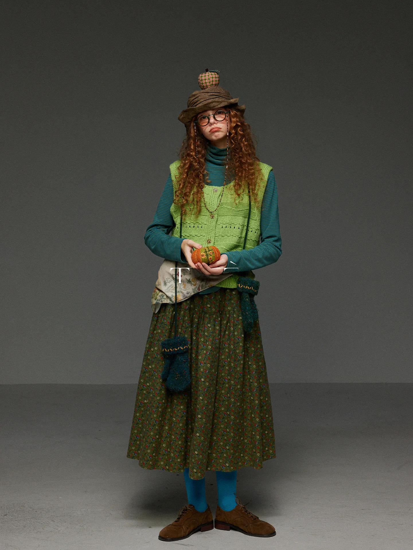 Женский вязаный жилет-кардиган TNIT в стиле ретро, с круглым вырезом, ажурный, свободный, для многослойных образов, весенний, уютный свитер-жилет
Женский вязаный жилет-кардиган TNIT в стиле ретро, с круглым вырезом, ажурный, свободный, для многослойных образов, весенний, уютный свитер-жилет