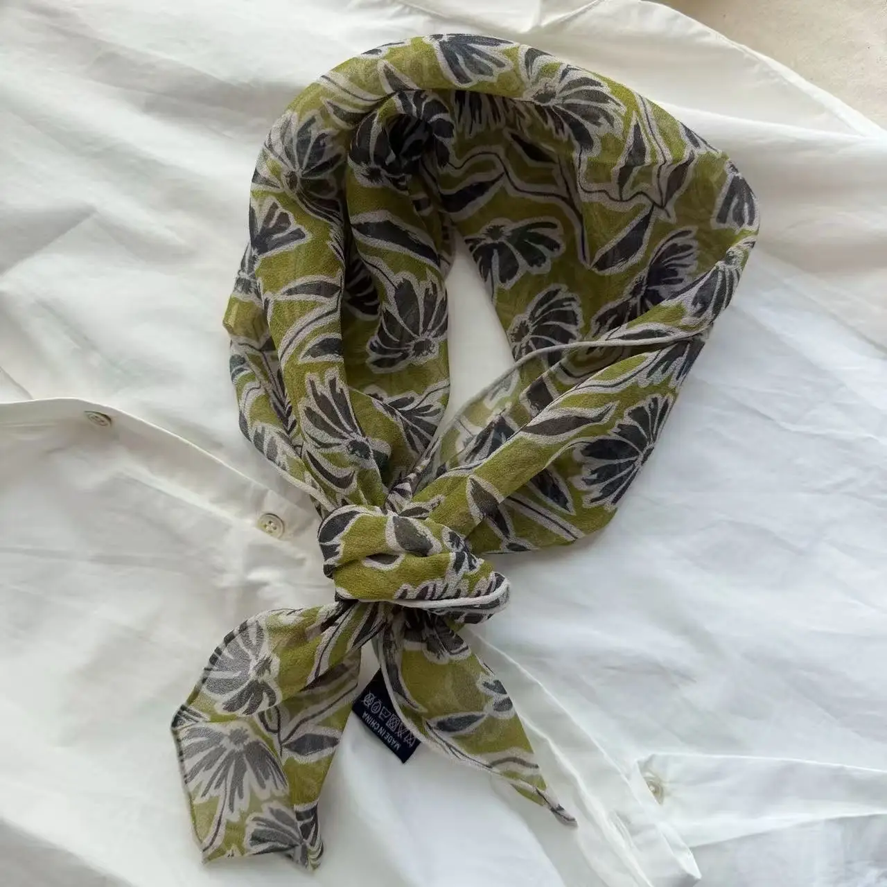 100% Silk original luxury scarves Spain style brand green print neck scarves pure silk handkerchiefs for women bandana scarf
100% Silk original luxury scarves Spain style brand green print neck scarves pure silk handkerchiefs for women bandana scarf