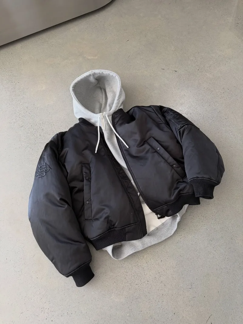 Куртка в стиле панк-рок с боковыми карманами, повседневная, для пар, в стиле Y2K, готическая, с логотипом бренда Harajuku, оверсайз, свободного кроя.
Куртка в стиле панк-рок с боковыми карманами, повседневная, для пар, в стиле Y2K, готическая, с логотипом бренда Harajuku, оверсайз, свободного кроя.