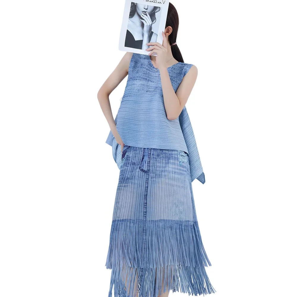 Miyake Pleated Women's Casual Skirt Suit 2026 New Denim Color Sleeveless Top + Elastic Waist Tassel Skirt Two-piece Set
Miyake Pleated Women's Casual Skirt Suit 2026 New Denim Color Sleeveless Top + Elastic Waist Tassel Skirt Two-piece Set