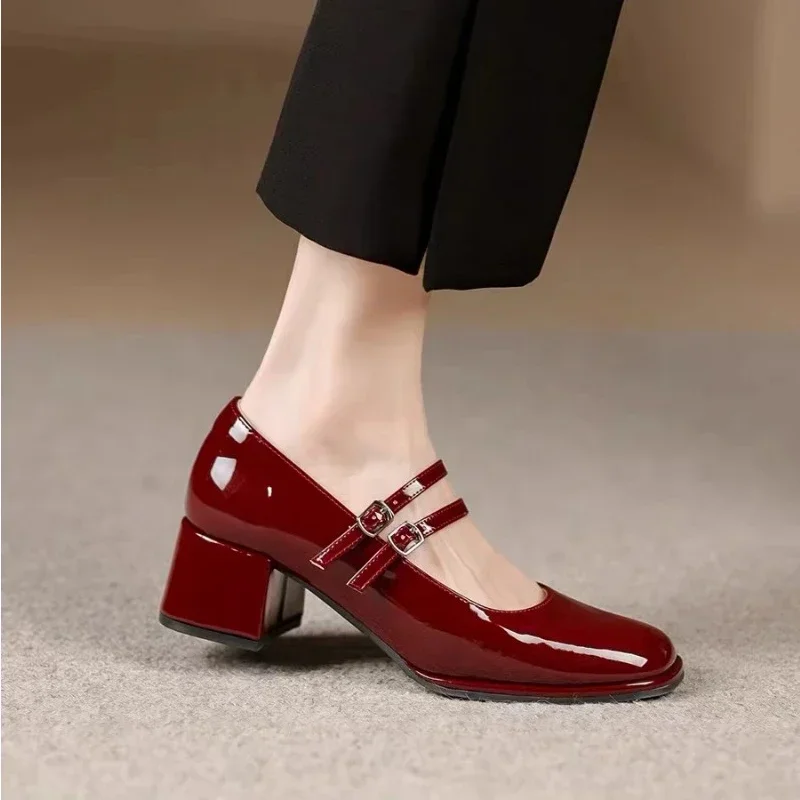 Patent leather rough single-heeled women's shallow-mouthed women's shoes 2024 summer new style with a word belt Mary Jane shoes
Patent leather rough single-heeled women's shallow-mouthed women's shoes 2024 summer new style with a word belt Mary Jane shoes